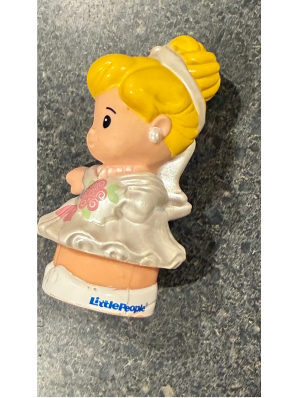 Fisher-Price Little People Cinderella Wedding Bride Figure - Picture 2 of 5